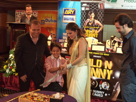 Earthquakes, Lamborghinis serve up Dubai date for Sunny Leone